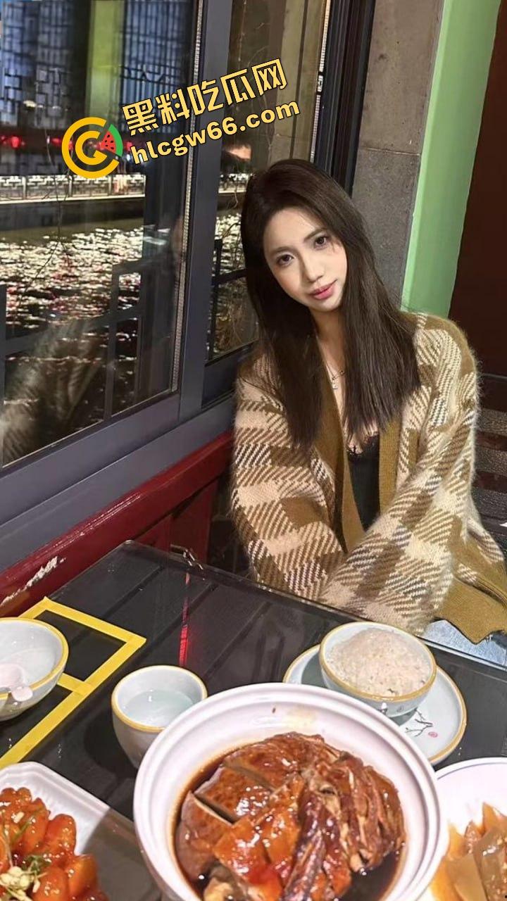 成都大学仙女校花【梁兴丽】02年嫩妹主动掰逼求操,约炮调教片疯传,成全网共享小肉便器!-2