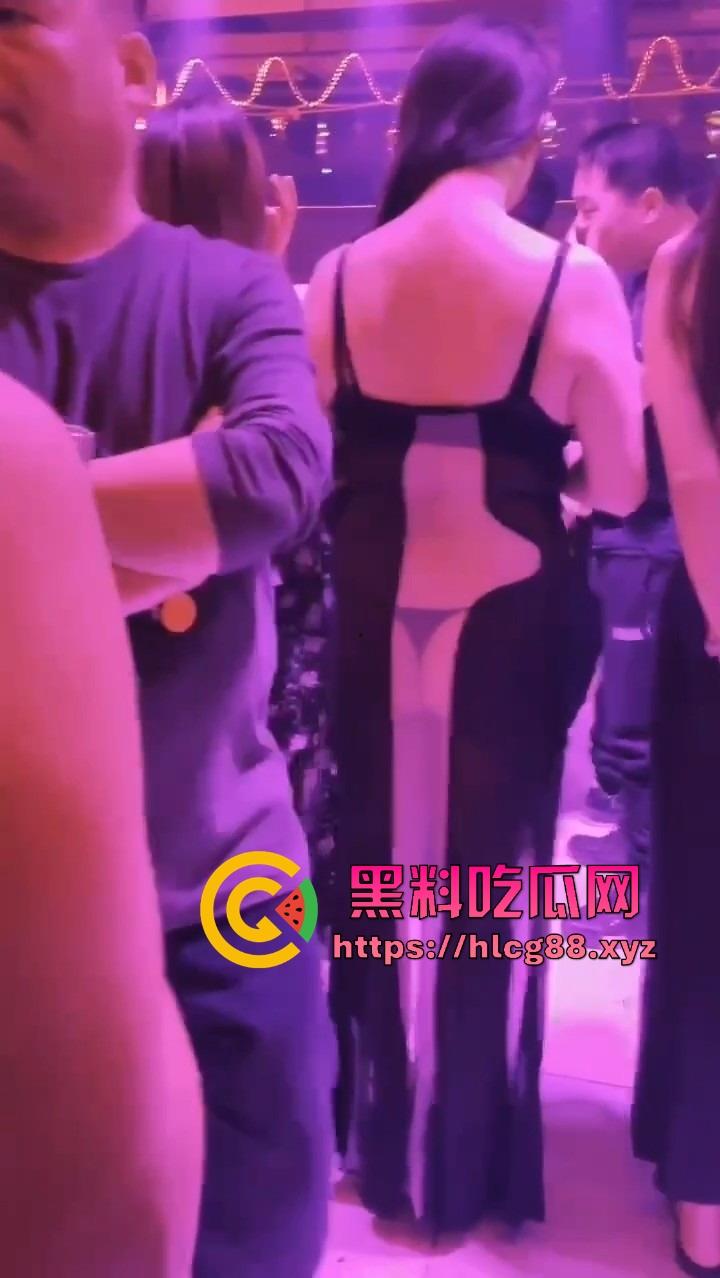 春天的信号？不是花开，而是舞厅里大白腿全都跳起来了！莎莎舞一开，一包利群换个妹子，今晚老子就是皇帝！-14