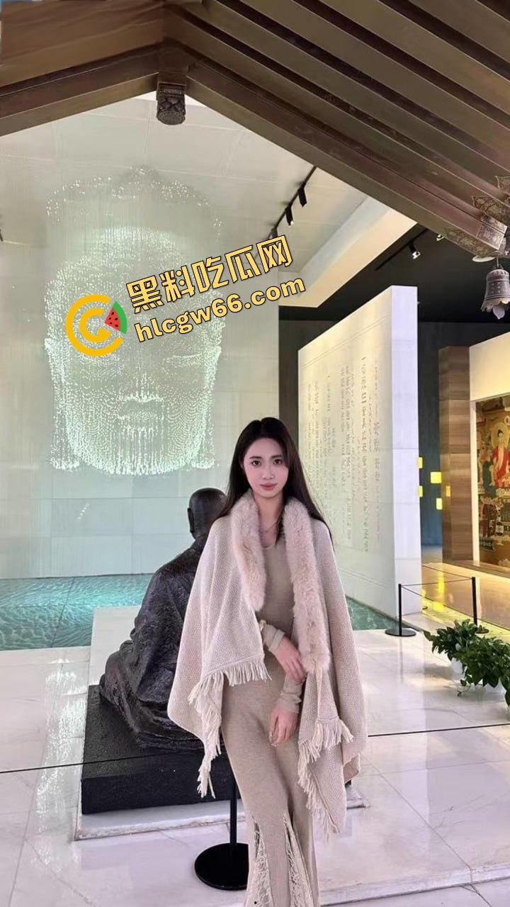 成都大学仙女校花【梁兴丽】02年嫩妹主动掰逼求操,约炮调教片疯传,成全网共享小肉便器!-4