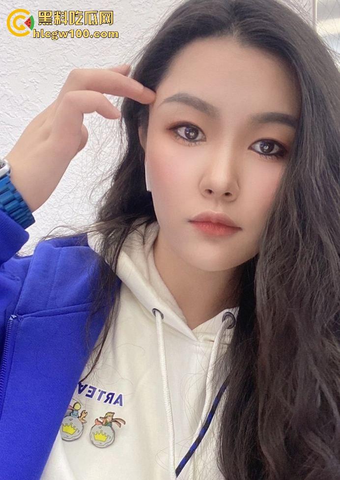 南京瑜伽教练【kioco】冷艳少妇就是个骚蹄子 钓了半年重金拿下 上床后主动求插骚穴喷到高潮连舔带操!-1