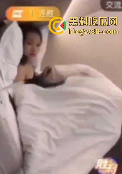 快手低俗女主播 在直播间一边打PK 一边打炮做爱 为找直播效果豪无下限 主打一边赚钱一边爽！-9