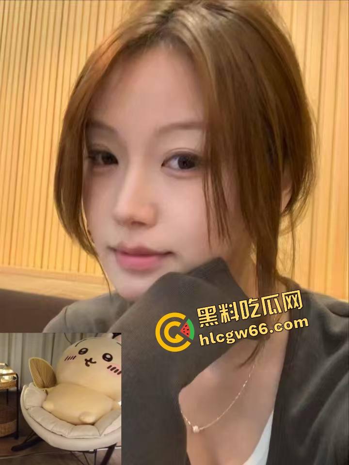 低俗PK惩罚玩过头，冒昧的家伙鲤鱼哪惹你了，被塞进衣服刮胸，还得抖完拿去炖汤？-1