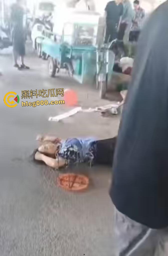 河南中牟摊位争夺战遭捅杀！三人被捅身亡，摊位血流成河，菜品上直接变血红色！-1