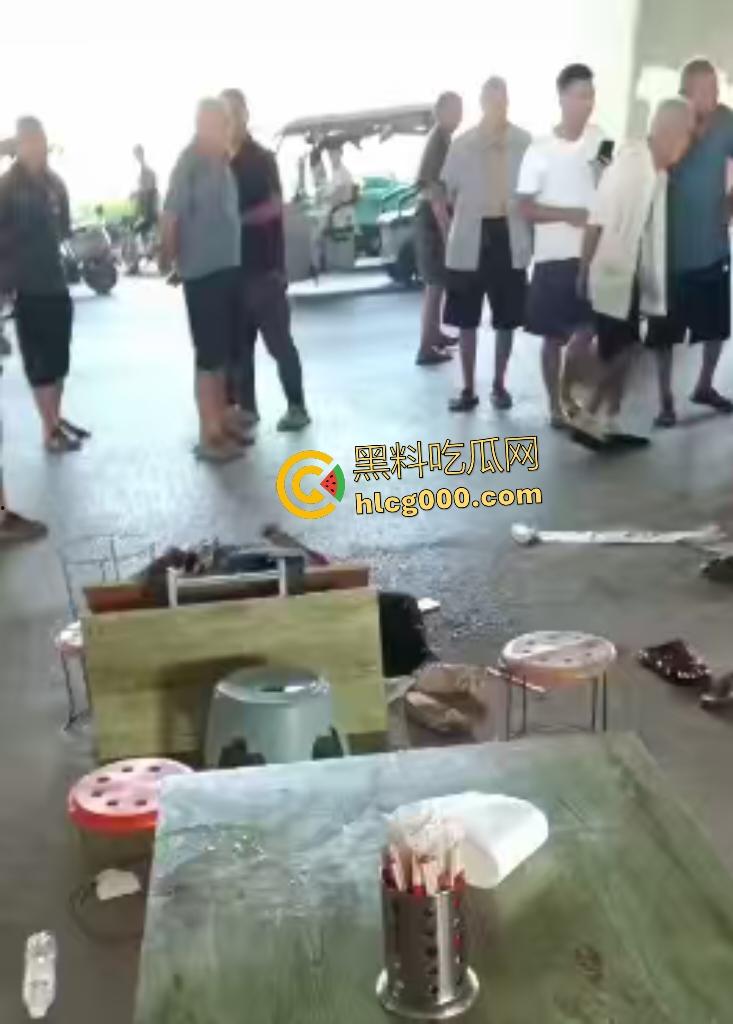 河南中牟摊位争夺战遭捅杀！三人被捅身亡，摊位血流成河，菜品上直接变血红色！-8