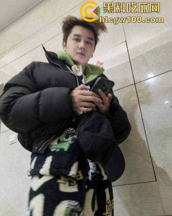 解放西顶级渣男【王璨】恋爱期间多人运动,还撬女友闺蜜强奸打炮,堪称渣男界天花板!-3