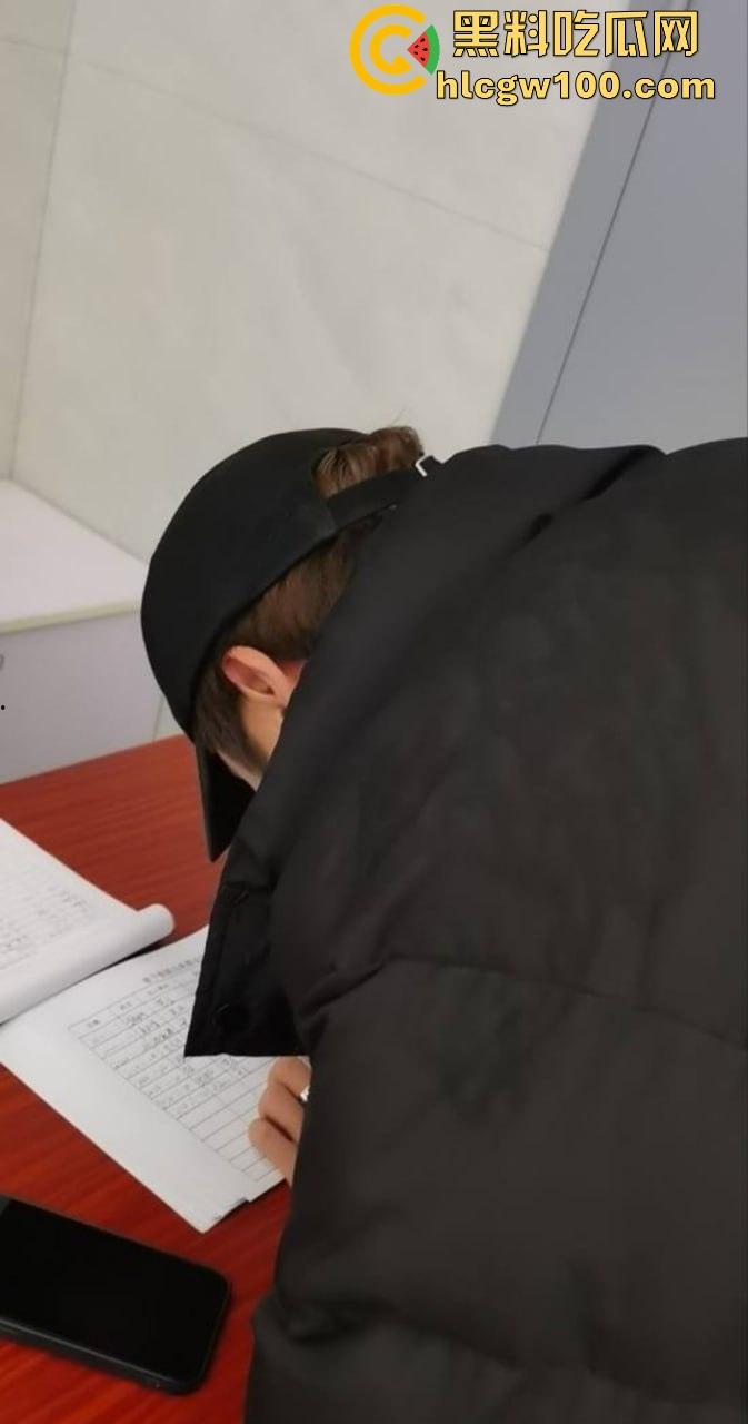 解放西顶级渣男【王璨】恋爱期间多人运动,还撬女友闺蜜强奸打炮,堪称渣男界天花板!-4