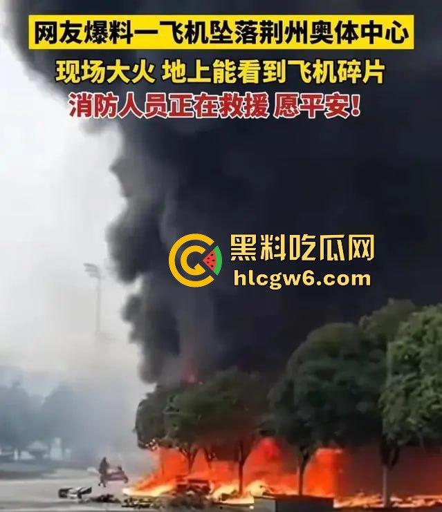无人机大闹荆州奥体中心，飞行器自作主张冲向构筑物，伤者急救中 飞行员估计没上过航校？-10