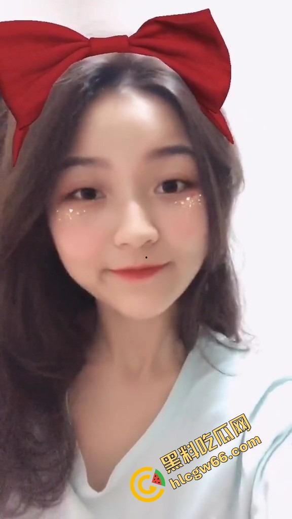 山西太原人妻【范乔乔】约炮操上瘾，白天当主管，晚上被舔到喷水尖叫，偷情后回家让老公再插骚逼！-1