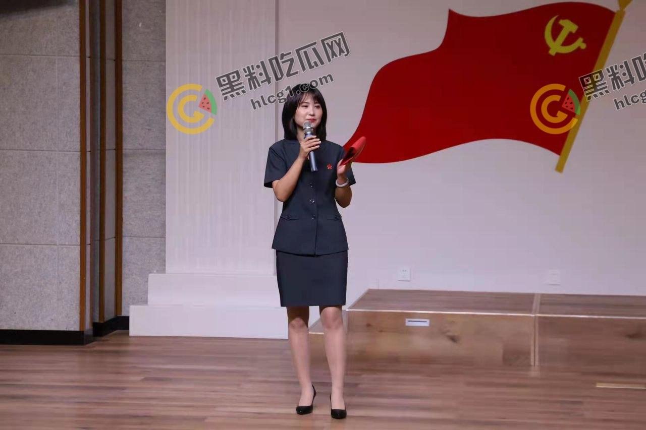 极品高颜值淫荡人妻做爱视频流出 黑森林也是非常茂盛 听声音就硬了-1