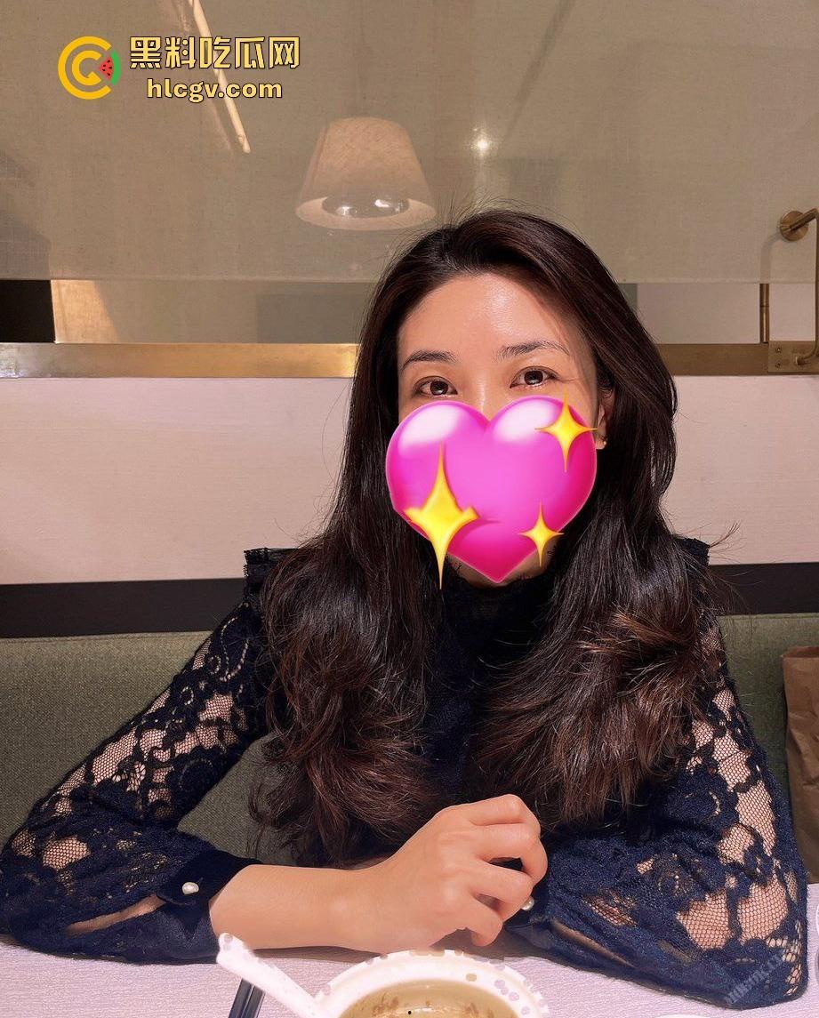 厦门极品御姐【夏青青】黑森林3P狂欢！骚母狗私拍曝光，姿势骚得让人顶不住！-1