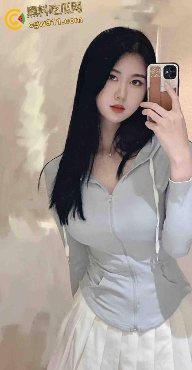 江西财经大学校花【杜菲菲】，约炮不雅视频泄露，戴手铐撅臀被无套爆操，颜射口爆淫照流出，纯纯的反差母狗！-2