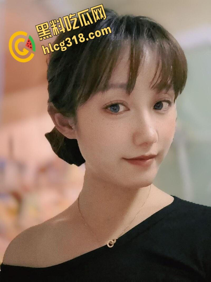 高颜值清纯良家露脸自拍，才二十四岁就一股人妻味道，口技一流，翘起臀被大屌猛操 ！-2