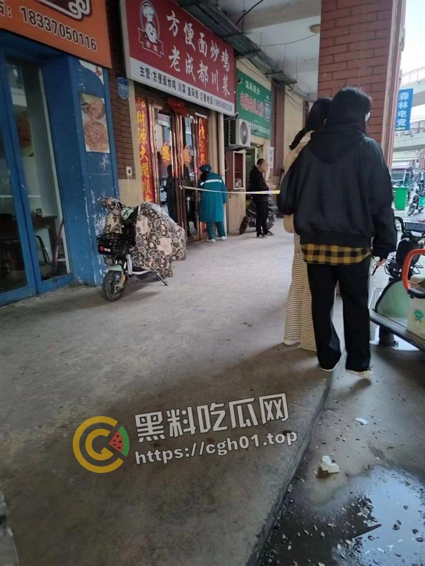 宁陵初中学生厕所生孩 扔厕所没有被冲走头被卡住  现场血腥画面流出-6