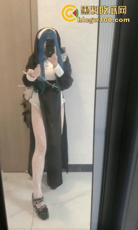 抖音20万粉cos小网红『暗黑水晶铁蛋酱』线下约炮粉丝玩制服吃鸡，各种丝袜轮番上，骚路数堪称行业指南！-6