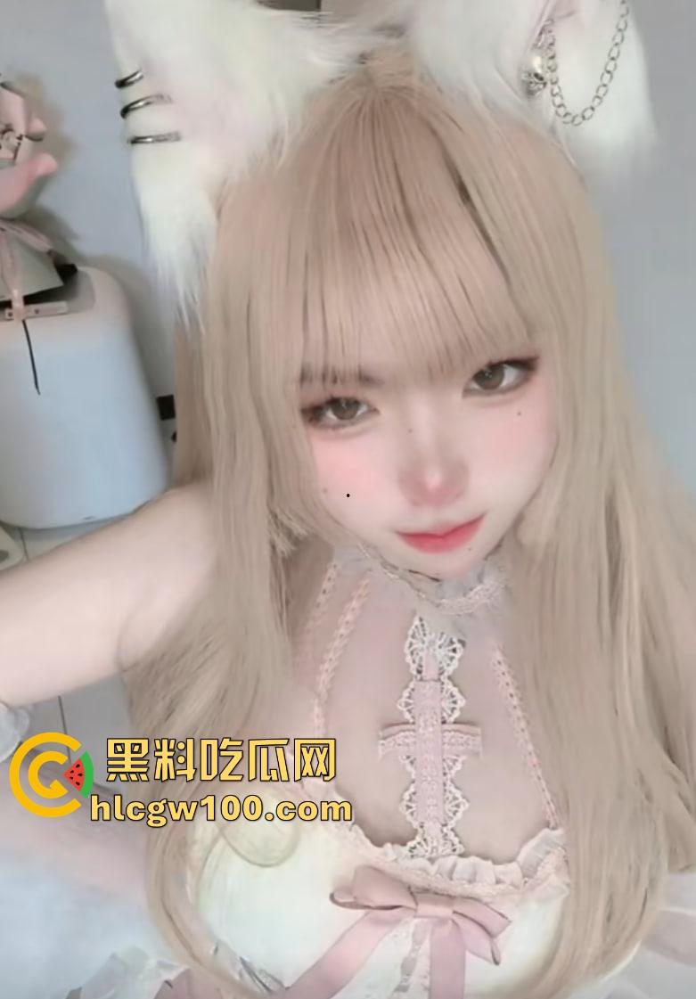 抖音20万粉cos小网红『暗黑水晶铁蛋酱』线下约炮粉丝玩制服吃鸡，各种丝袜轮番上，骚路数堪称行业指南！-9