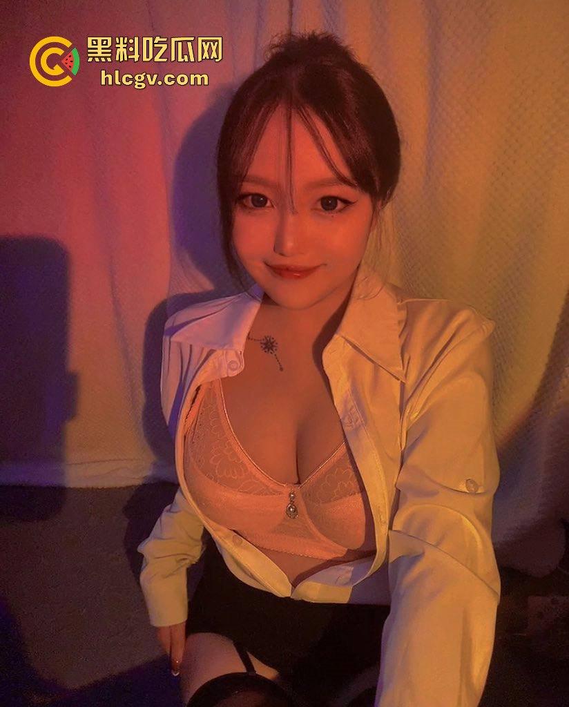 极品E乳小姐姐【宋春俞】私密视频流出!胸前两颗大雷手感炸裂,哥们的伙食是真好!-3