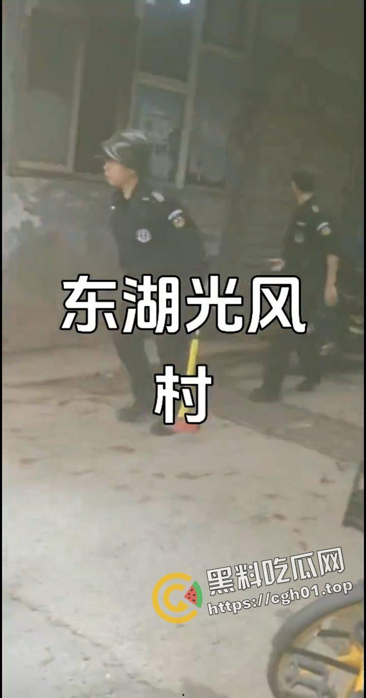 武汉东湖风光村强拆事件！拆迁队和村民大混战 警察在一旁无动于衷 相关话题全网删除 现场视频流出-5