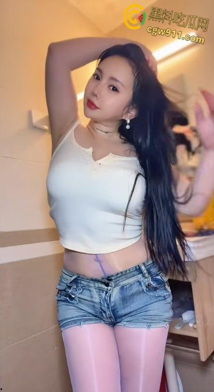 抖音巨乳网红【肉咪】,榜一金主定制视频,人妻感少妇劲爆骚舞,爆乳抠逼自慰反差至极 !-5