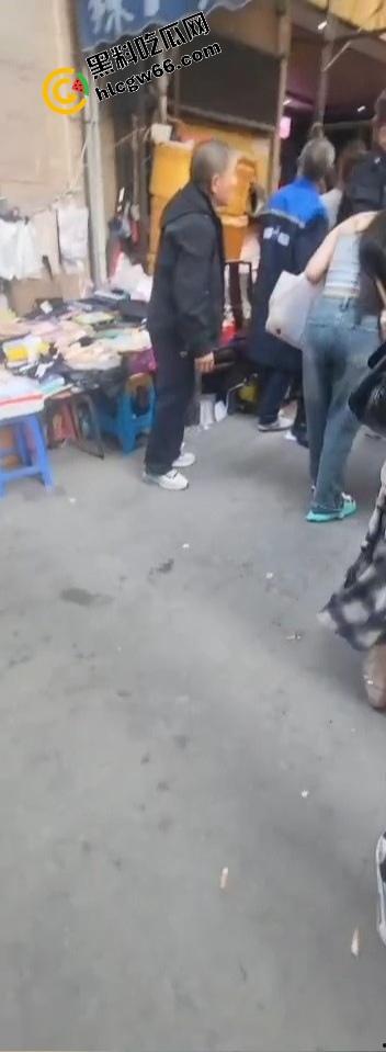 四川绵阳两爷子上头袭警？小事调解变刑事，抓进去才老实，属实是安逸得很！-8