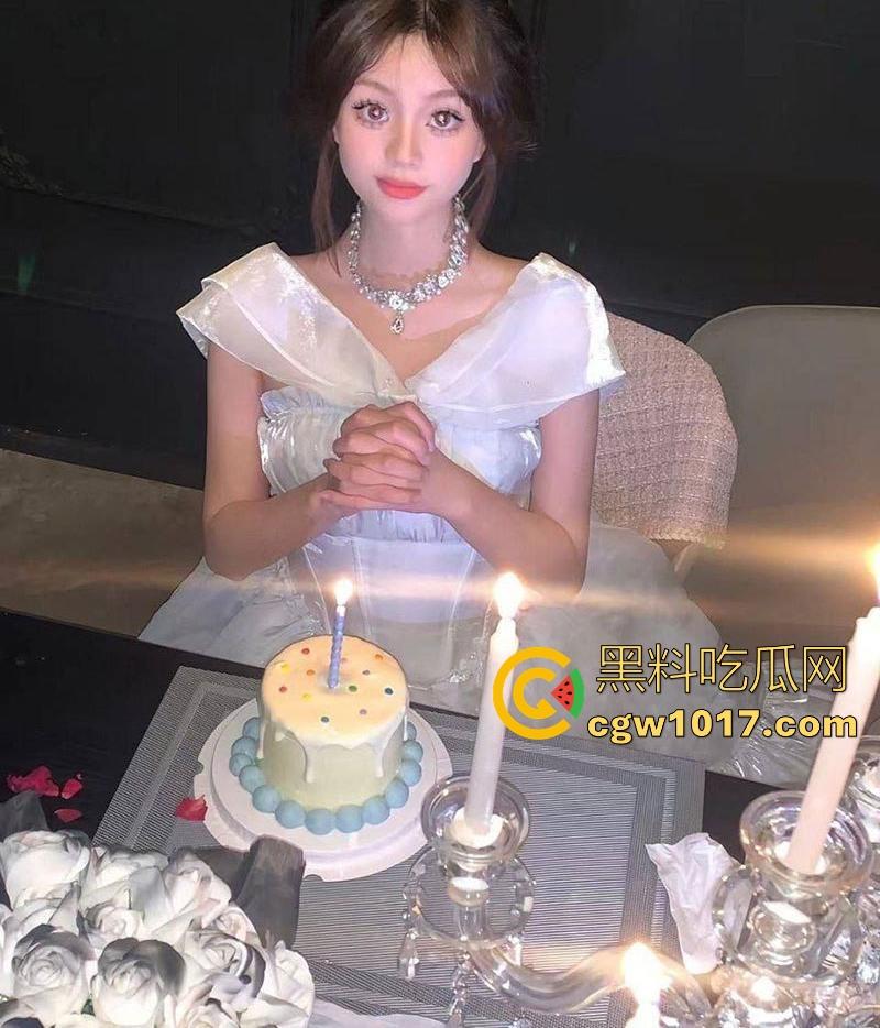 广东海洋大学极品学妹【魏玲】性爱私拍疯传,颜值顶级却骚得离谱，床上掰腿花式骑乘像开电锯!-3