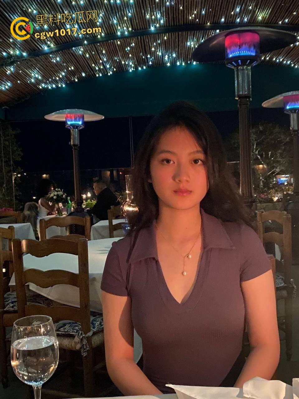 南京航空大学眼镜妹【杨思怡】，高颜值反差学生妹，白嫩大奶正脸口交，戴眼镜后入蜜桃臀，反差感极强 ！-3