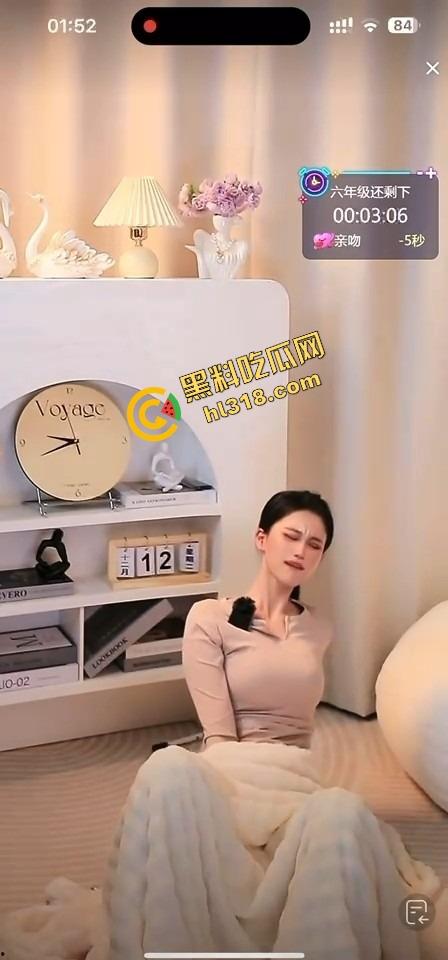 抖音女主播跳蛋十分钟大挑战,毛毯底下裙子塞着疯狂颤抖,直播忍到高潮爽到直喊老公!-6