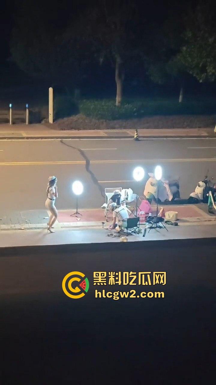 中国独特经济模式!女做直播男送外卖,直播累了外卖送,外卖累了直播看!完美循环,教育闭环成型!-6