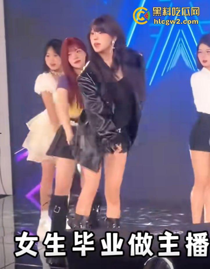 中国独特经济模式!女做直播男送外卖,直播累了外卖送,外卖累了直播看!完美循环,教育闭环成型!-11