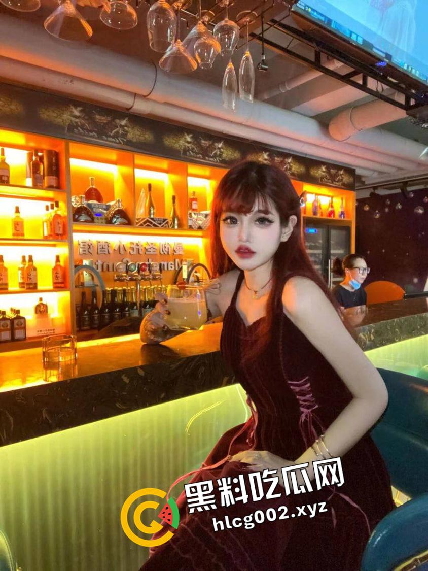 福建高中生嫩妹自慰 二次元性感地雷妹 穿着校服扣小穴 这也太有感觉了-1