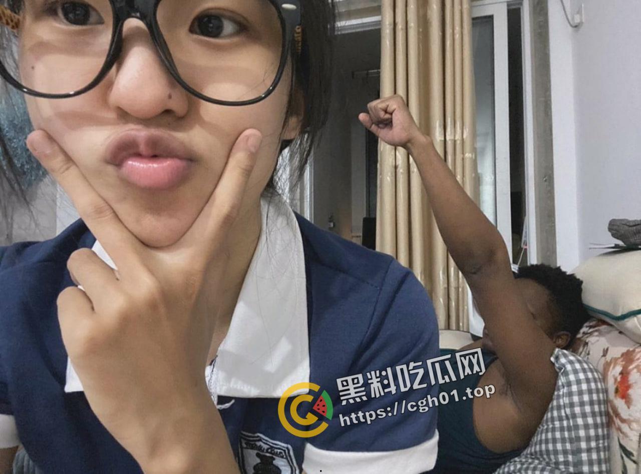 小仙女之光！杭州混圈媚黑婊勾搭上尼哥 朋友圈疯狂炫耀 抠逼视频被尼哥流出-1