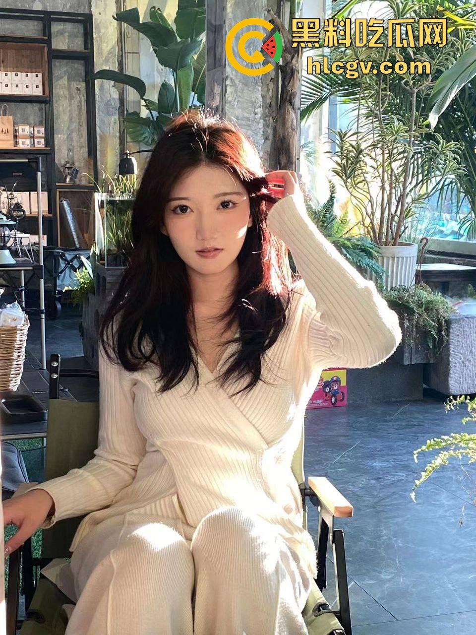 高颜值御姐【欧阳苏媛】云盘不雅视频流出！吃鸡姿势骚到爆，网友：想不到表面清纯内里这么野！-8