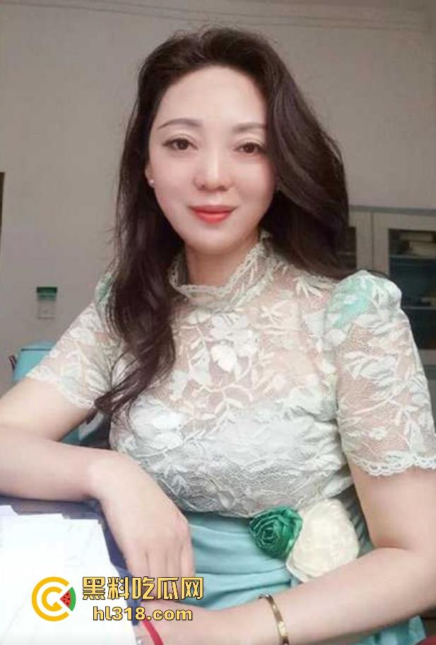 海角大神,乱伦极品身材丈母娘,穿上情趣内衣戴上母狗项圈,疯狂抽插调教,淫荡无比!-1