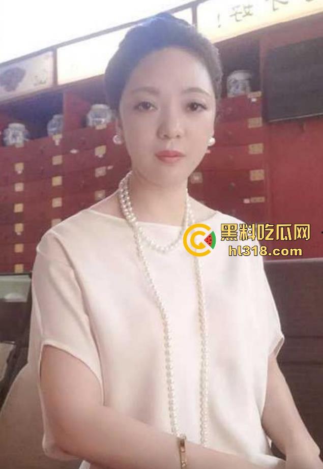 海角大神,乱伦极品身材丈母娘,穿上情趣内衣戴上母狗项圈,疯狂抽插调教,淫荡无比!-2