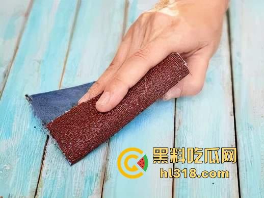 不是哥们对自己这么狠的吗?直接叫巨乳美女上砂纸帮你撸管,血都磨出来了,真当自己的是铁棒呀!-1