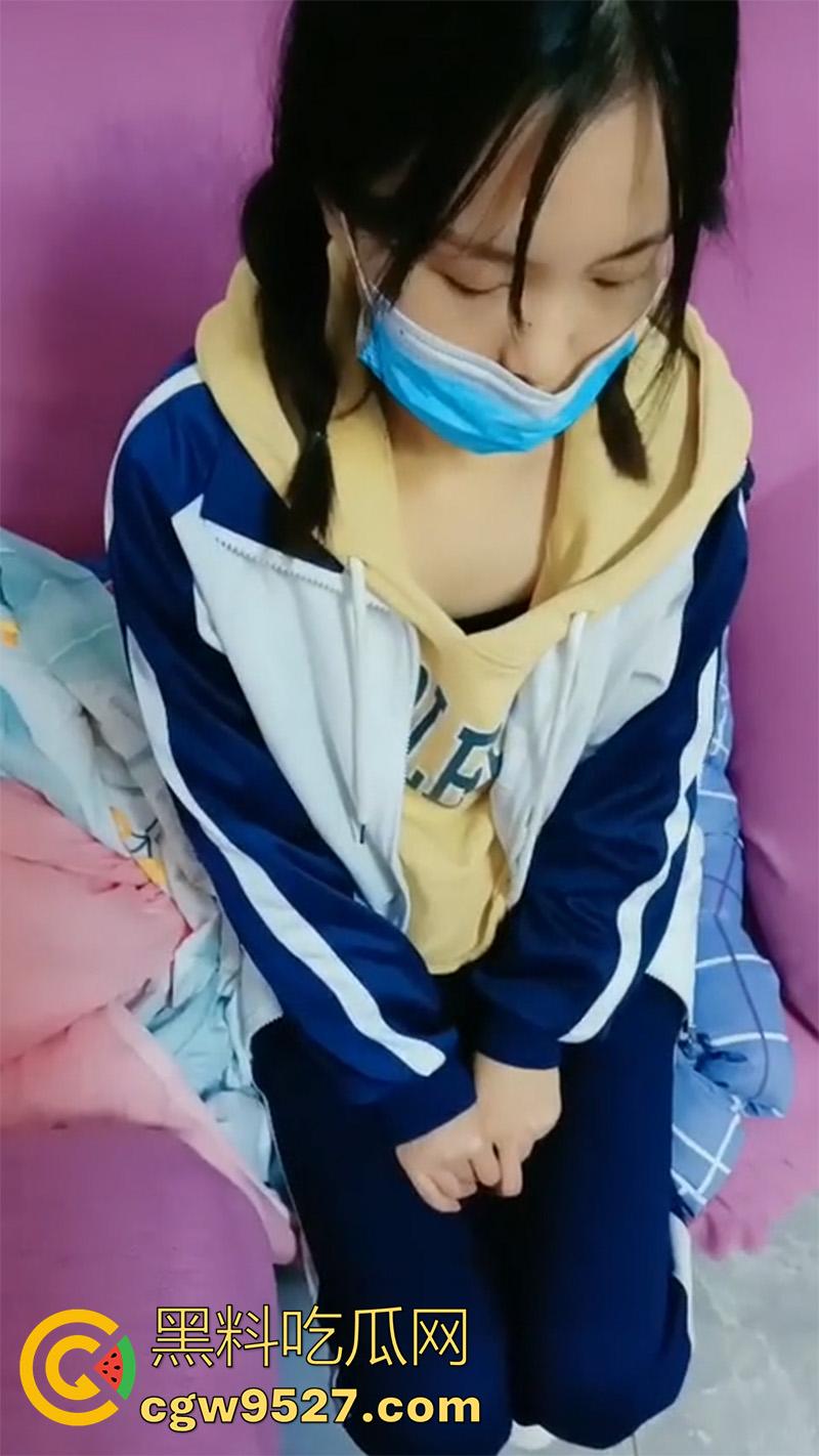 校服小妹卖初夜，为装逼请同学吃饭，含泪卖掉处女第一次，大哥毫不怜香惜玉，暴力抽插都操哭了！-4