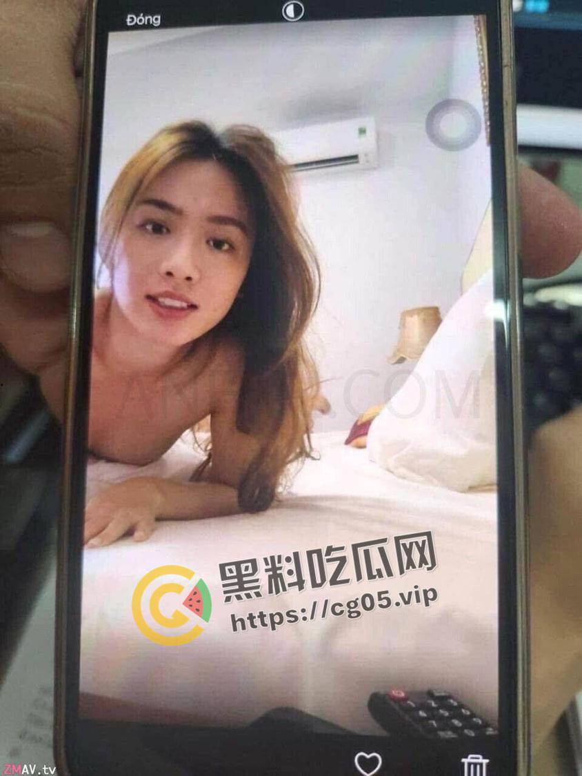 越南美女检察官 床上神似王祖贤 来自越南的反差婊 在床上用越南话淫叫-12
