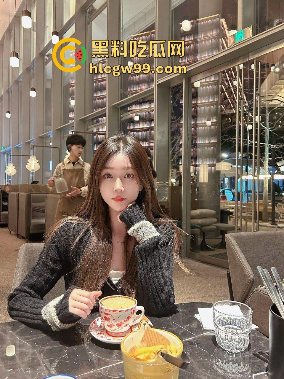 抖音高挑御姐反差骚鸡【anymore.】私拍不雅露奶诱惑供大哥,打桩机暴力后入猛怼骚臀!惨遭独家流出!-4