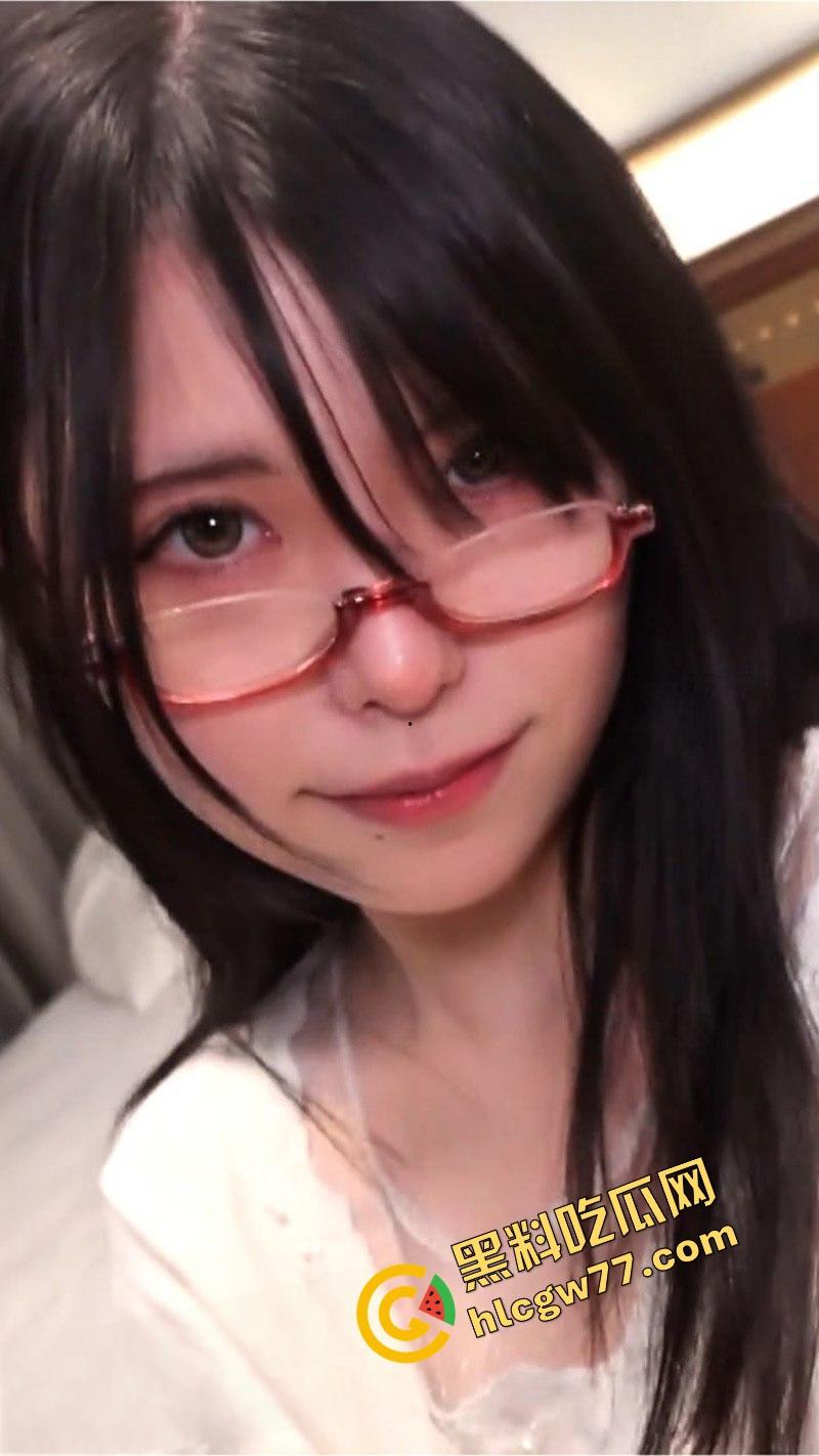 眼镜妹就是骚啊 光是这个表情就让你受不了 一看平时就没少磨练啊 跟魅魔一样像是个无法满足的容器！-5