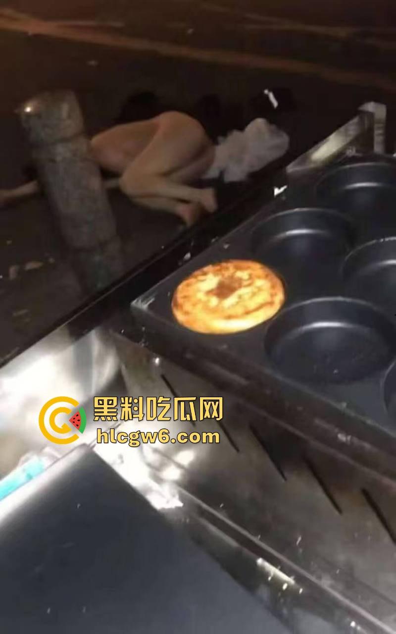 广州街头酒吧醉酒小母狗捡尸被车震 操完直接丢垃圾一样处理全裸扔路边 女孩醉酒变成肉便器的下场太惨烈!-9