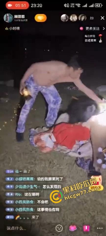 海边直播捉奸炸锅，原配怒抓小三『Mola_吉妹』我老公18cm，你不是爱插？今天我直播让你爽到尿！-5