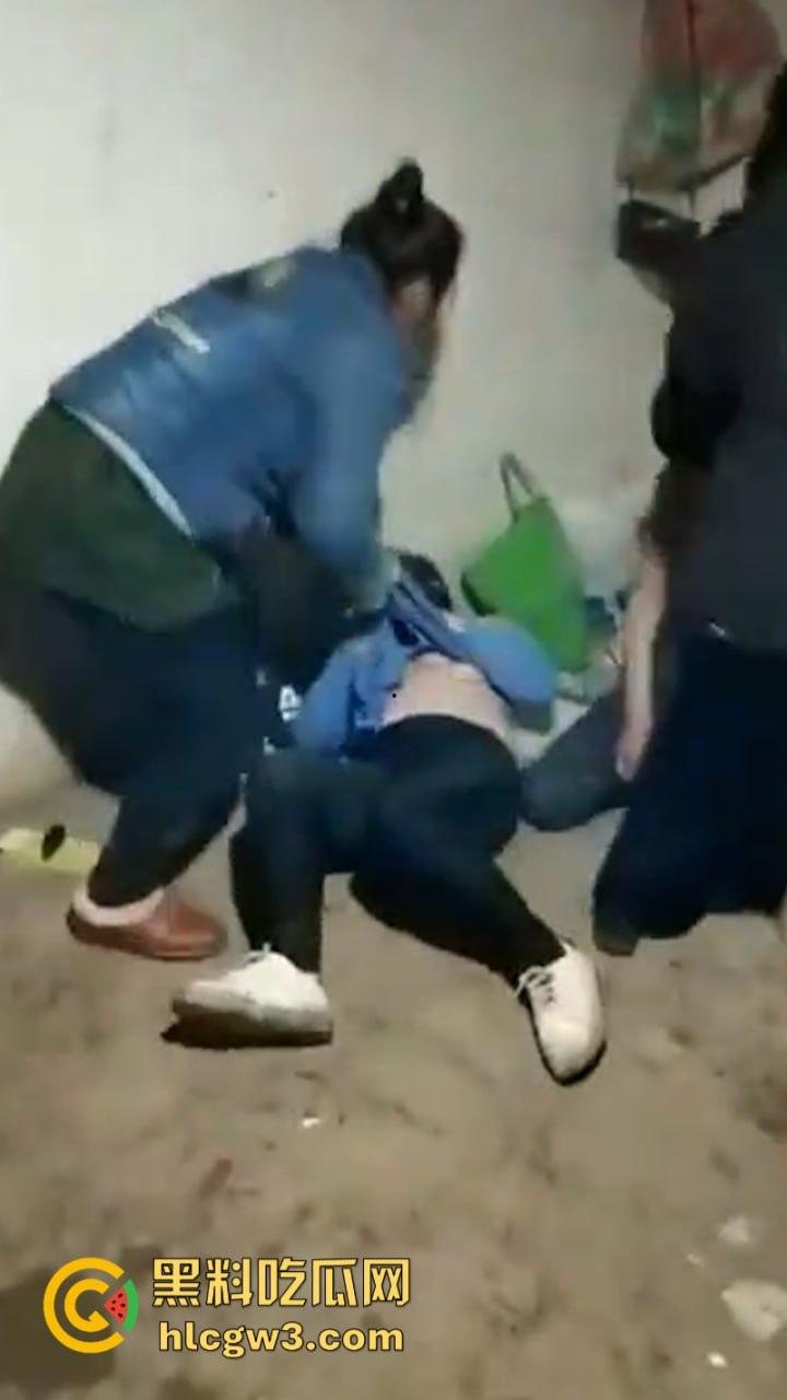 都是骚贱代言人！大型真实捉奸现场合集：铁打的小三 流水的逼 不变的女人改不了的骚-2