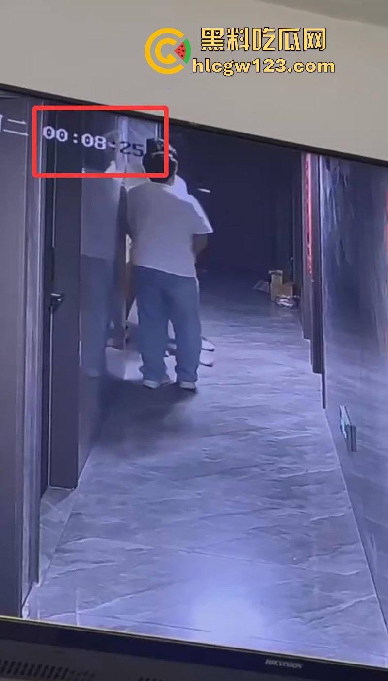 美女520当晚酒醉被两名男子捡尸 强行拖入酒店房间 轮奸2小时酒醒后才被救出 最终两人被拘！-4