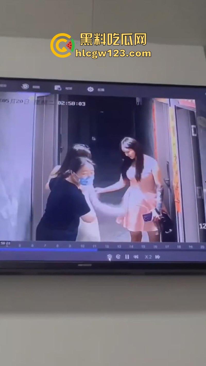 美女520当晚酒醉被两名男子捡尸 强行拖入酒店房间 轮奸2小时酒醒后才被救出 最终两人被拘！-7