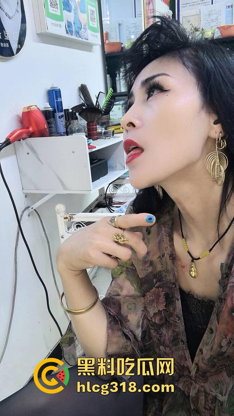 内蒙黑丝理发店老板娘【独领理发店】,离婚后快手擦边穿诱人丝袜卖骚,约炮体育生爆操骚穴!-4