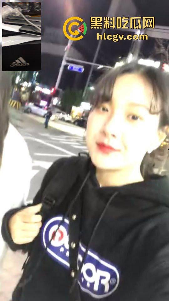 瓜友投稿韩国大一学生妹裸聊！甜美娃娃脸的她，居然洗浴间玩花花裸拍，各种姿势刁钻得让人忍不住拔枪！-2