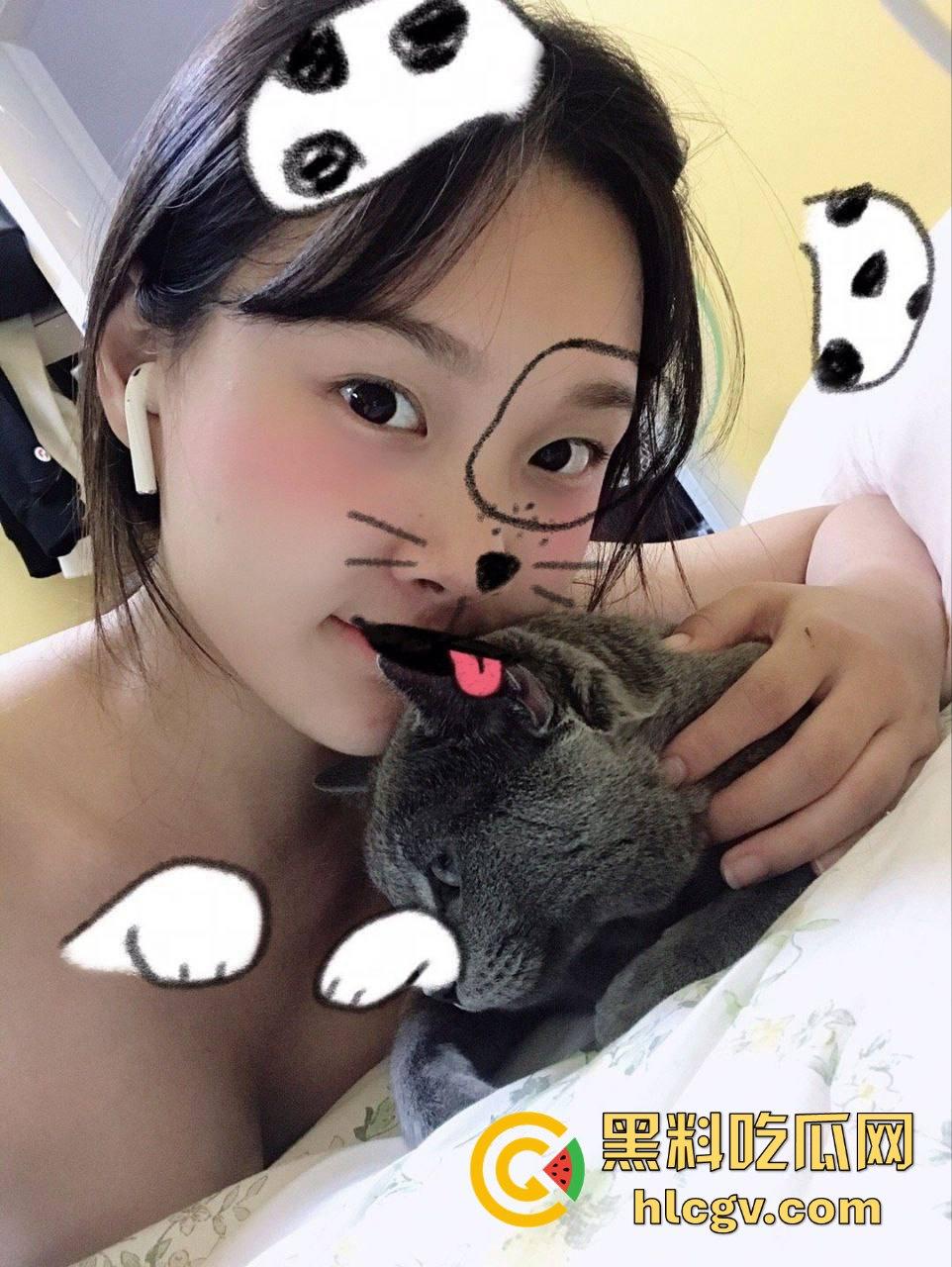 瓜友投稿韩国大一学生妹裸聊！甜美娃娃脸的她，居然洗浴间玩花花裸拍，各种姿势刁钻得让人忍不住拔枪！-3