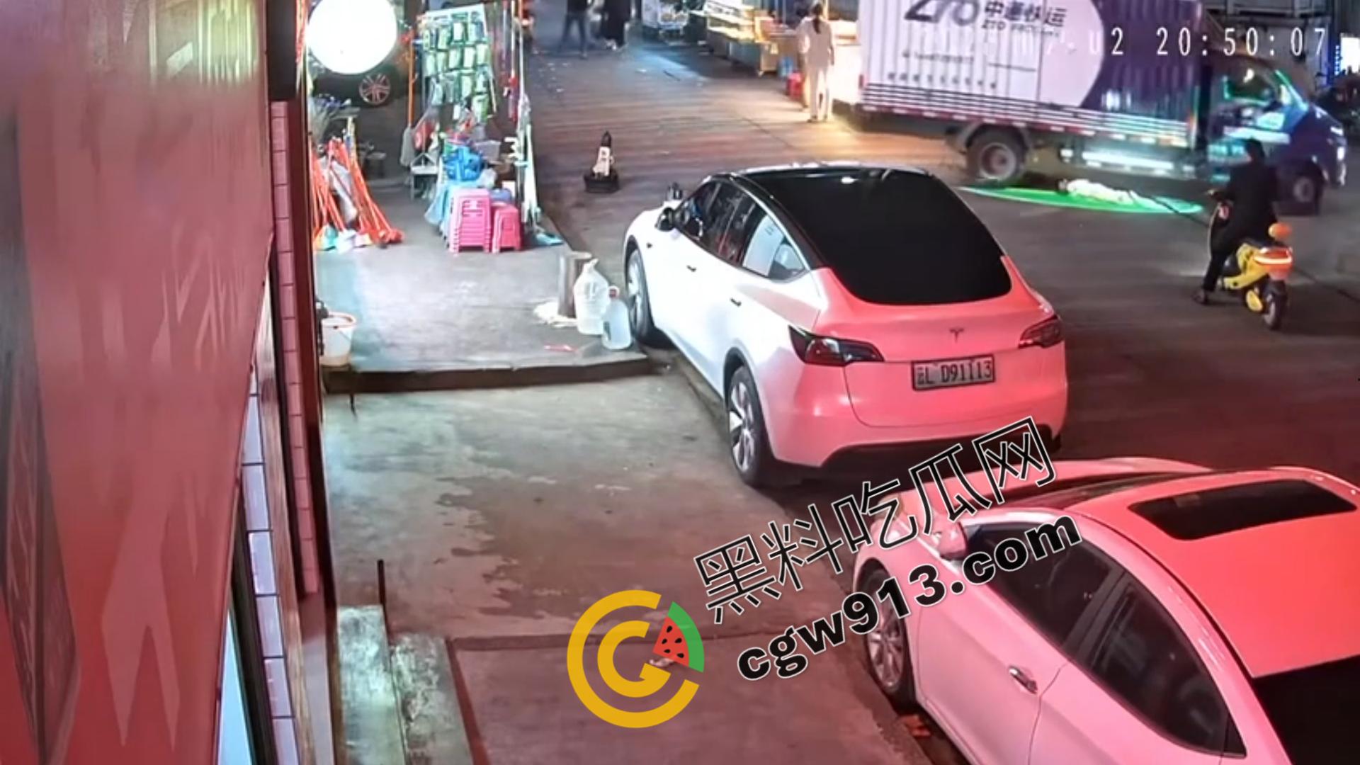 小童惨遭死亡车轮碾压！父母失职还是司机无辜？大理街头目睹令人心碎一幕-4