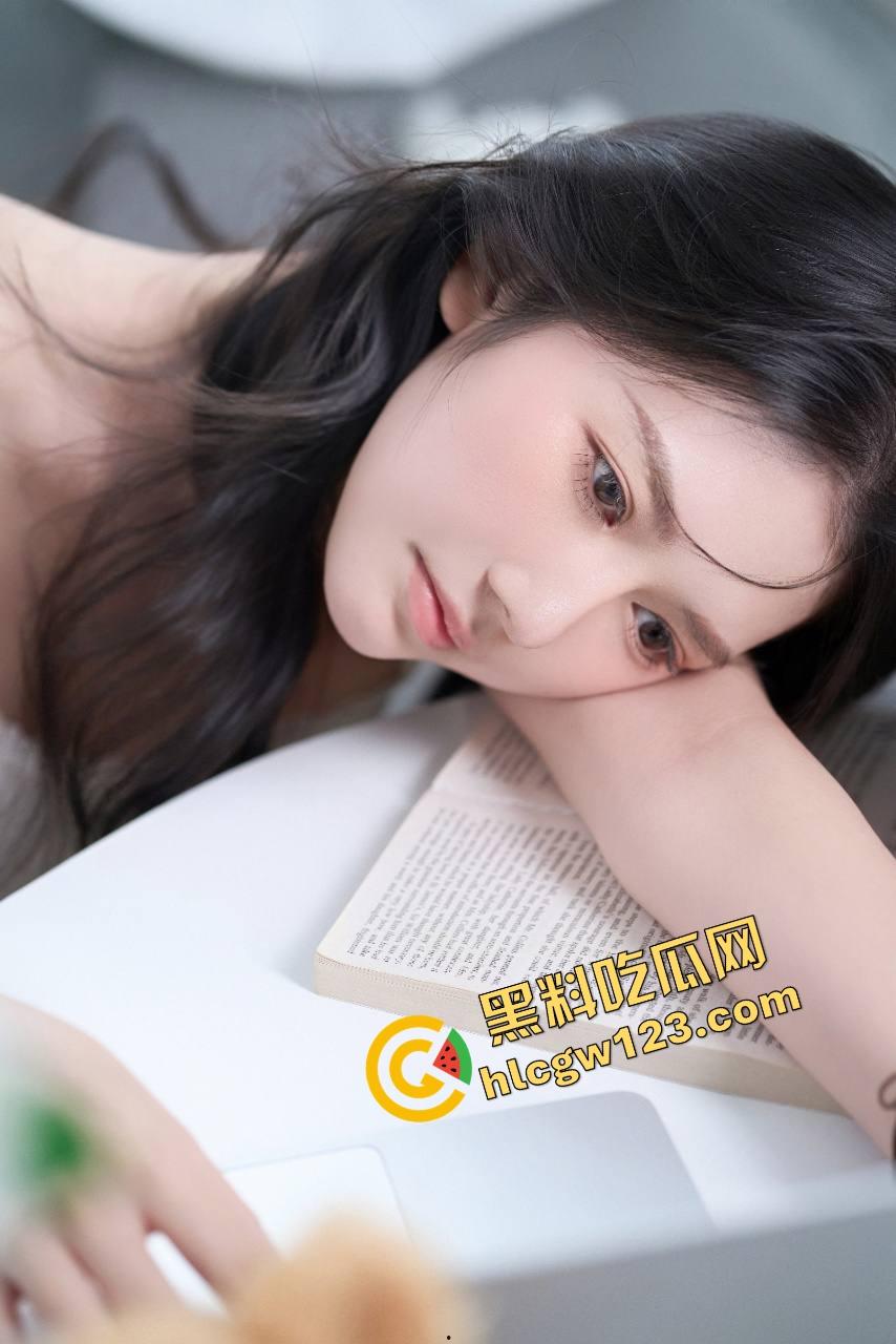 深圳『戴安琦』疯狂星期四不吃炸鸡只想炸奶，大奶子摇到床塌，操逼操到满床都是水，这才是快乐源泉！-1