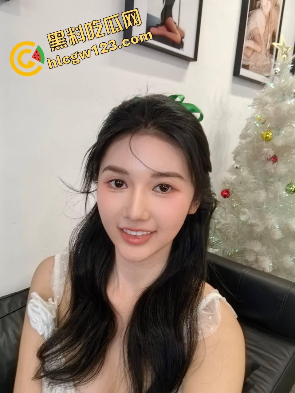 深圳『戴安琦』疯狂星期四不吃炸鸡只想炸奶，大奶子摇到床塌，操逼操到满床都是水，这才是快乐源泉！-3