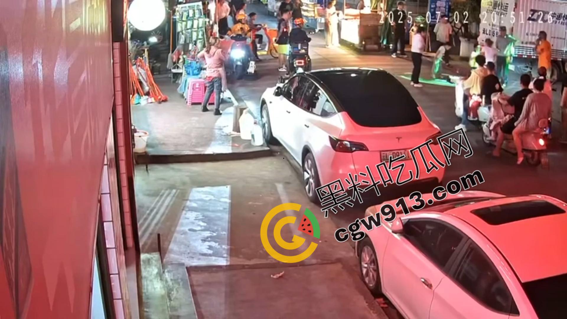 小童惨遭死亡车轮碾压！父母失职还是司机无辜？大理街头目睹令人心碎一幕-9